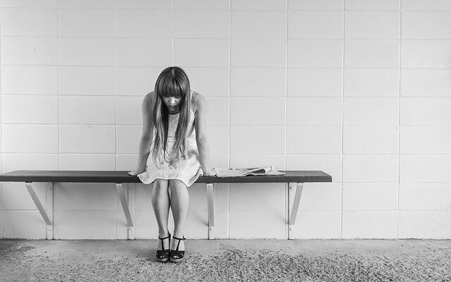 worried-girl-413690_640