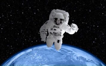 astronaut der vinker