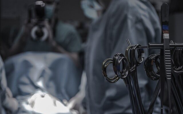operation med kirurger