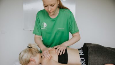 Fysioterapeut der giver massage på Østerbro i København