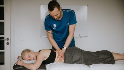 Fysioterapeut fra Smertefys på Østerbro i København der giver fysioterapi og massage