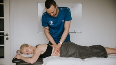 Physiotherapist giving massage in Copenhagen at Østerbro