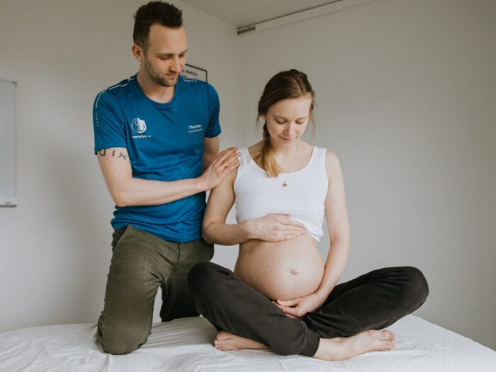Physiotherapist-giving-pregnancy-massage-in-Copenhagen-scaled-e1647088756772